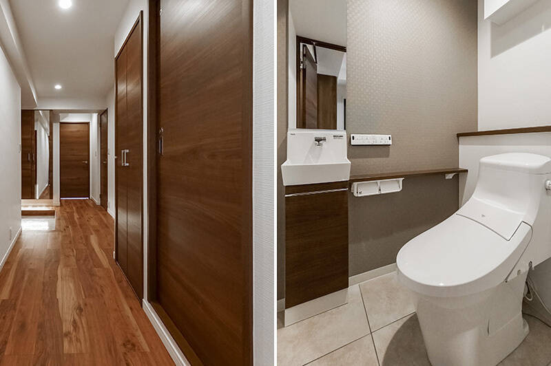 <b>左・</b>右手の壁には、水まわりや廊下収納の扉がズラリ。／<b>右・</b>トイレには手洗い器や飾り棚が備わっています。