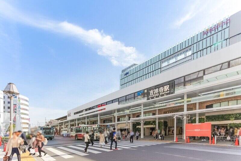 今回ご紹介する物件の最寄り駅はJR<b>中央・</b>総武線、京王井の頭線「吉祥寺」。しかも、徒歩４分という駅近立地に心が躍ります♡