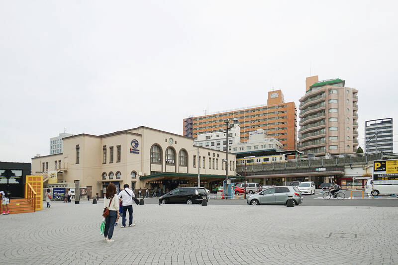 ご紹介する物件の最寄りは、都営大江戸線「両国」駅（徒歩７分）。「両国国技館」（徒歩13分）などがあり、日本を代表する観光地としても名高い街です。