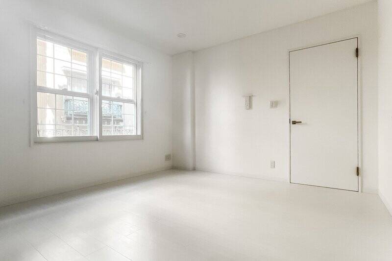 洋室Ａは、洋室のうち最も広い空間。折れ戸２枚分の収納とエアコン付きです。