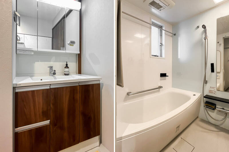 <b>左・</b>便利な三面鏡付きの洗面台。左手には洗濯機置き場と換気ができる小窓が備わっています。／<b>右・</b>ゆったり1416サイズの浴室。こちらもうれしい窓付きです。