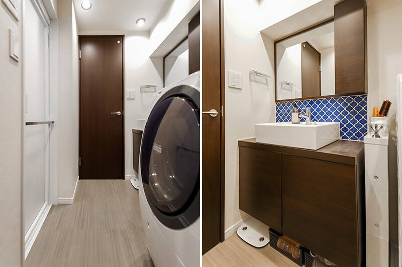 <b>左・</b>浴室とトイレは洗面室からアクセスします。／<b>右・</b>LDKのアクセントウォールと合わせたブルーのタイルが鮮やかな洗面台。収納もたっぷり。