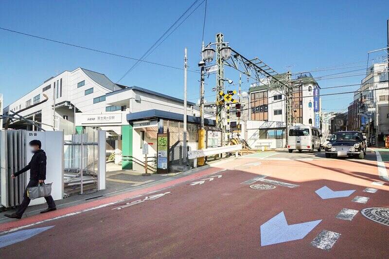 「渋谷」と「吉祥寺」を結ぶ京王井の頭線。中でも「富士見ヶ丘」は、各駅停車駅らしいのどかな雰囲気が魅力です。