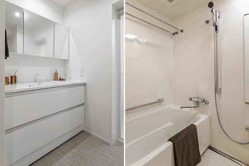 <b>左・</b>洗面室の床には水はけのよさそうなサイザル調のフロアタイルが貼られています。洗面台の対面には洗濯機置き場が。／<b>右・</b>シンプルなバスルームは浴室暖房換気乾燥機付きです。