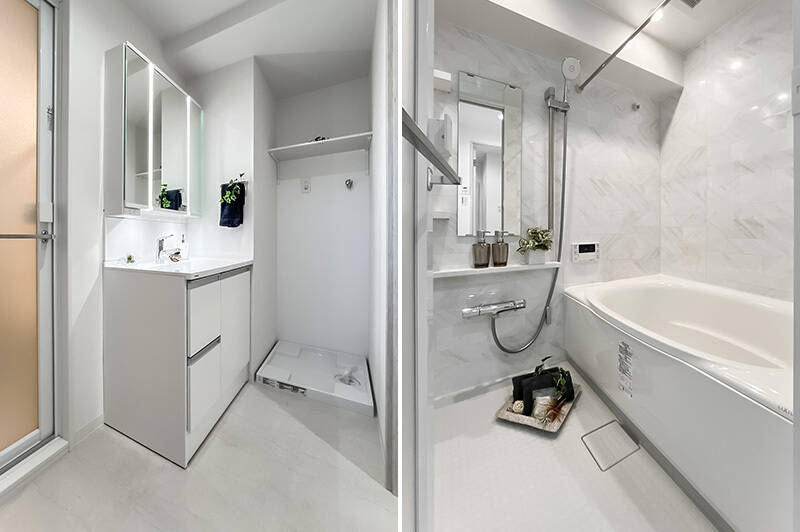<b>左・</b>洗面室からは、トイレと浴室にアクセスできます。／<b>右・</b>浴室は1216サイズ。換気乾燥機が備わっています◎