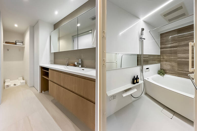 <b>左・</b>上品な色合いのタイルが採用された洗面室。鏡もワイドな洗面台はふたり並んで朝の準備ができますね。／<b>右・</b>浴室はゆったりくつろげる1418サイズ。