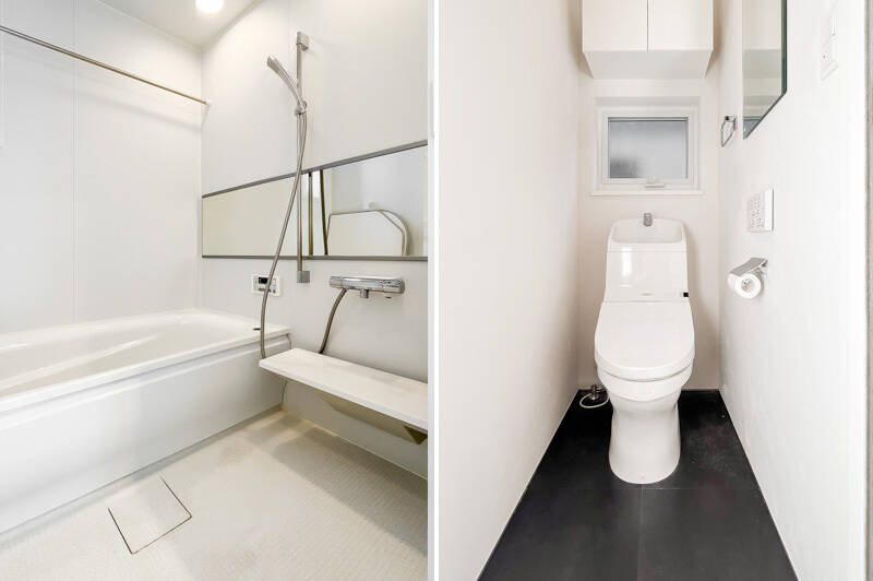 <b>左・</b>白で統一された浴室。／<b>右・</b>窓が備わったトイレ。