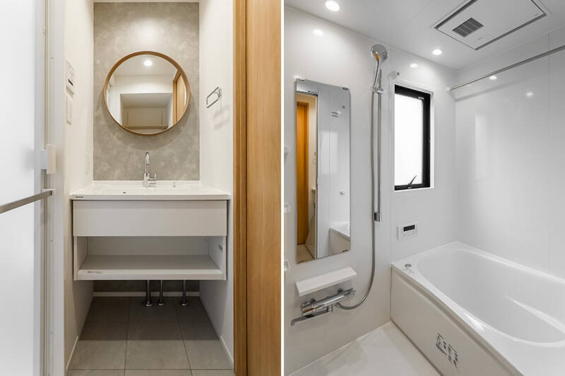 <b>左・</b>丸い鏡が可愛い洗面スペース。向かいには洗濯機置き場があります。／<b>右・</b>衣類乾燥機能付きのユニットバス。