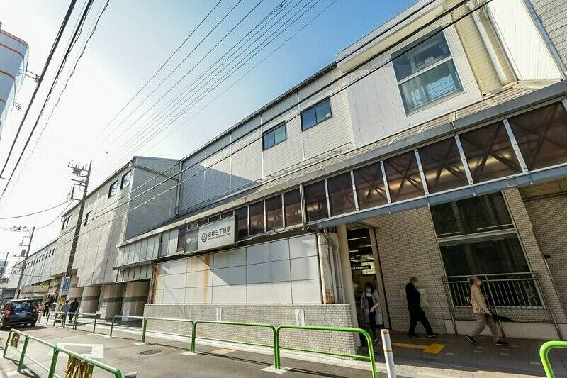 最寄り駅は都営三田線「志村三丁目」（徒歩７分）。「大手町」などのビジネスエリアに１本でアクセスできます。