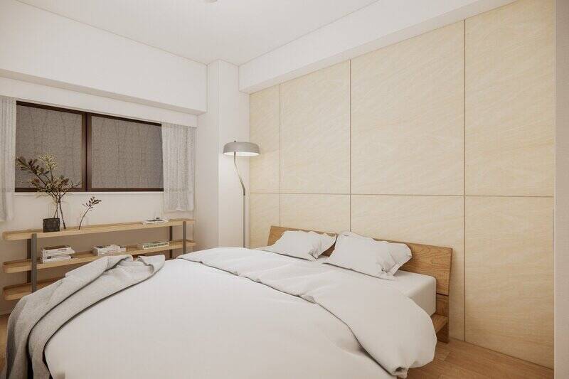 <b>キングサイズのベッドが入るサイズ感</b>。壁面に木のボードを張り、ホテルライクな雰囲気を演出！