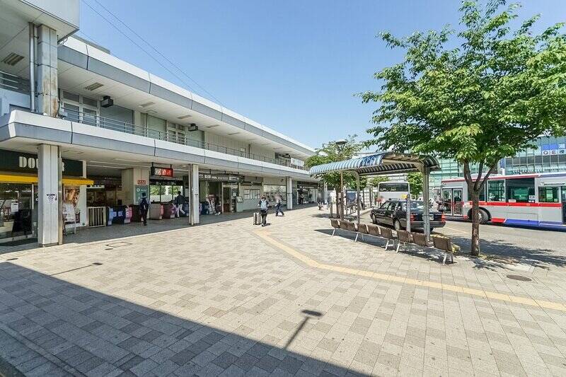 「鷺沼」駅から「渋谷」駅までは急行電車を使えば25分ほど。「たまプラーザ」や「二子玉川」にもダイレクトアクセスが可能で、交通・生活利便性に優れています。
