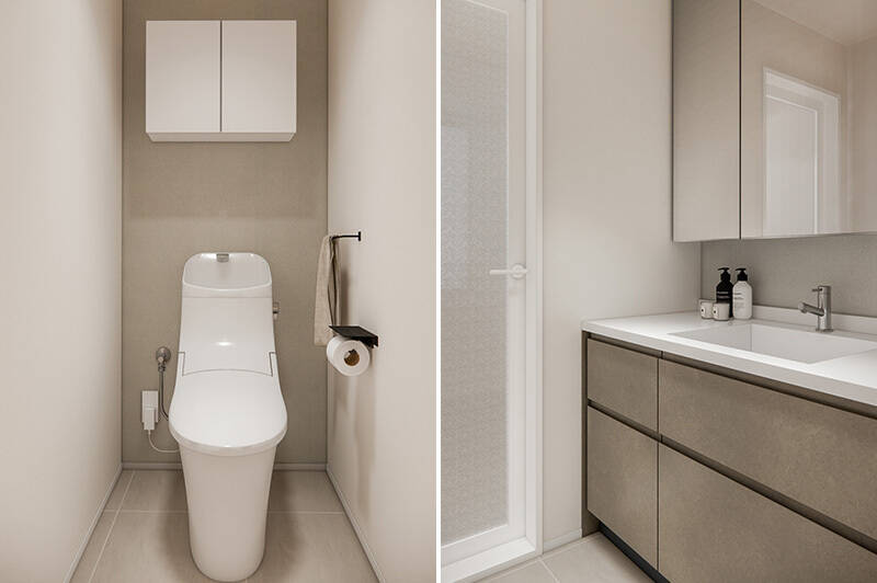 <b>左・</b>吊り戸棚付きのトイレ。／<b>右・</b>幅1.35mの洗面台。二人並んで作業することも可能なサイズ感です。