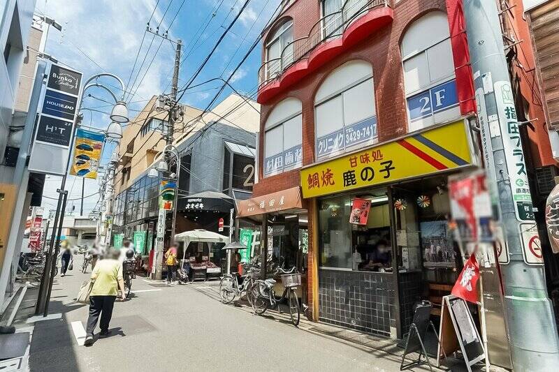 城山通りから一本入ったところには商店街が。老舗のたいやき屋さんや飲食店、スーパーなどが揃っていていい雰囲気。