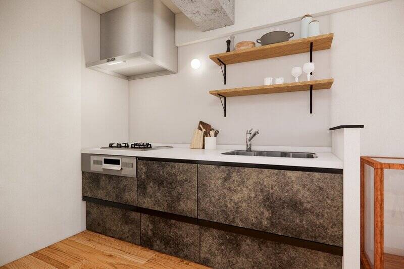 キッチンは壁付けタイプで空間効率good。オープンラックにはグラス類やスパイスなどを飾ってくださいね。