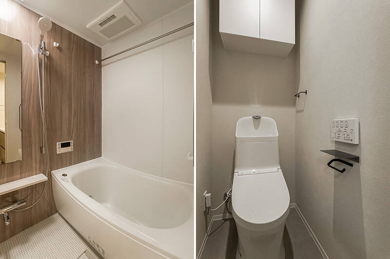 <p><b>左・</b>優しい木目調の浴室は1216サイズ。／<b>右・</b>廊下側にあるトイレは吊り戸棚付きです。</p>