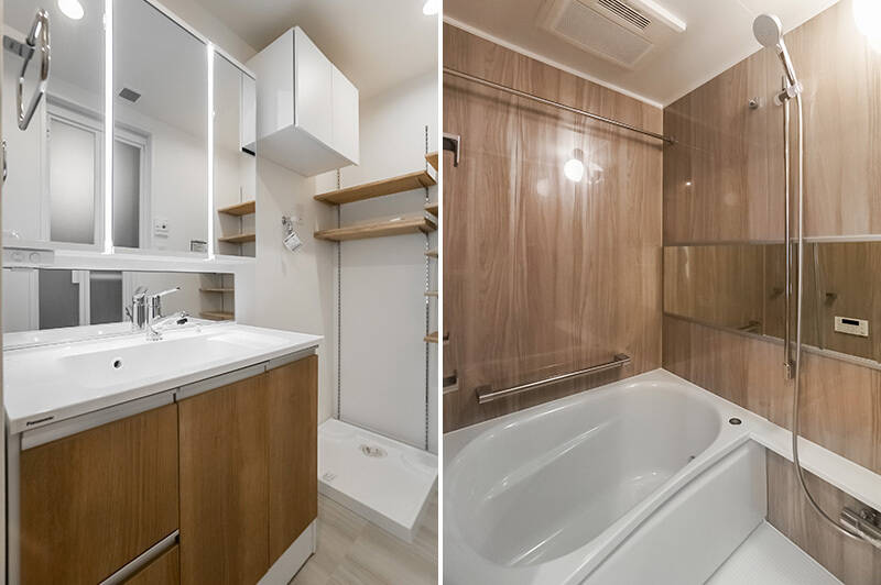 <b>左・</b>ナチュラルな雰囲気の、木目柄の洗面化粧台。奥のランドリースペースにオープンラックが造作されているので、便利に使えそう。／バスルームは1116サイズです。ややコンパクトですが、しっかり浴室乾燥機は完備していますよ。