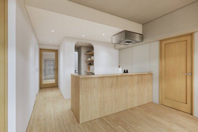 広々と確保された対面キッチン。丸みのある温かみのあるデザインは、パントリー開口にも用いられていますね。