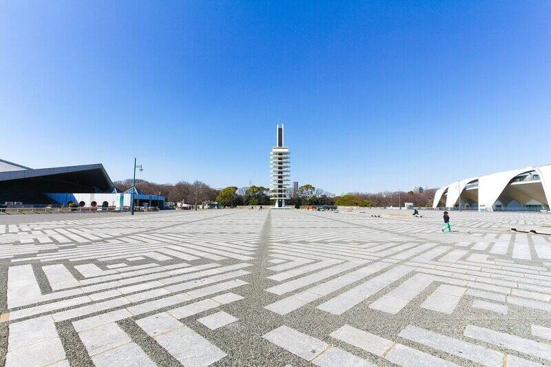 少し距離はありますが、「駒沢オリンピック公園」も徒歩圏内（徒歩12分）。都内でも有数の敷地面積を誇り、ランニングや読書、ピクニックなど、人々が思い思いに過ごしています。自転車で向かうのもいいですね！