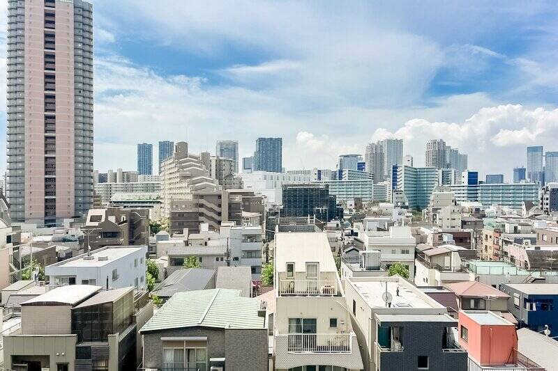 こちら側から段々に背が高くなっていく建物たち。夜景も期待できそうです。