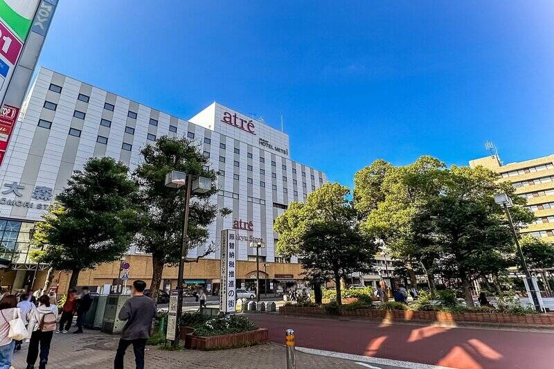 最寄りは京浜東北線「大森」駅。駅直結の商業施設「アトレ大森」にはスーパー、飲食店等が充実しており、終日賑わっています。（徒歩６分）