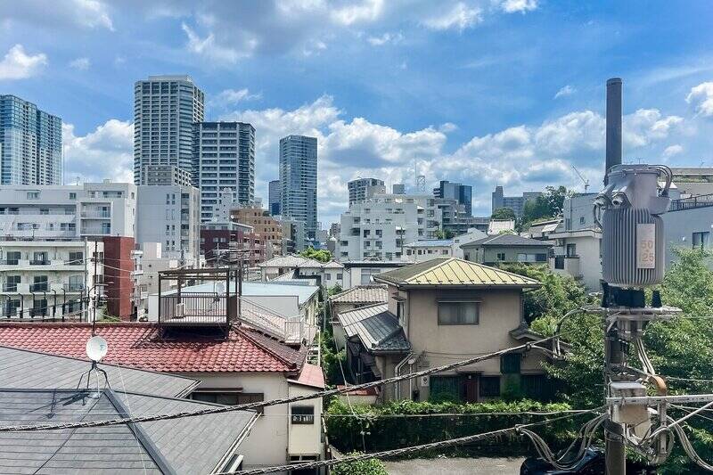 都心の真ん中にいることを忘れてしまいそうな、気持ちのいい眺め！ 空が見えるって本当に贅沢ですね〜。