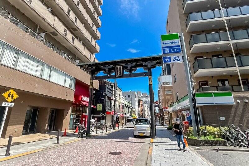 周辺は旧東海道や北馬場参道通りの商店街で下町情緒ある街並み。歩いているだけで、なんだか穏やかな気持ちになりますよ。