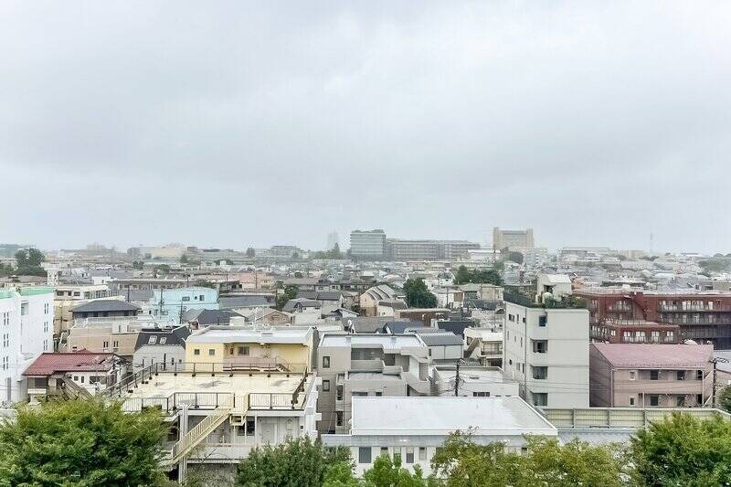 雨だったのが本当に残念ですが、遠くまで見渡せる気持ちのいい景色です。