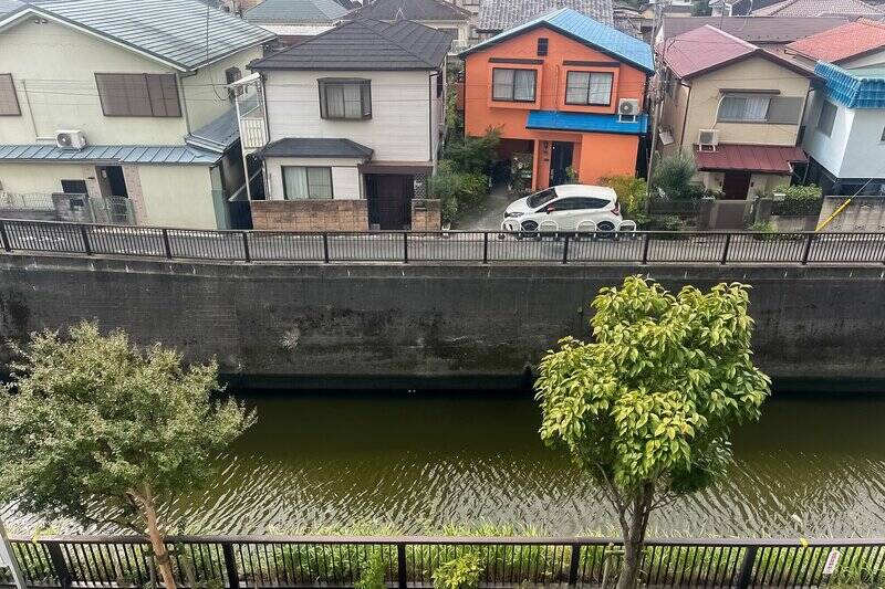 呑川がこんにちは。住戸は交通量の多い通りから一番遠い住戸位置のため、静かでゆったりとした空気が流れています。