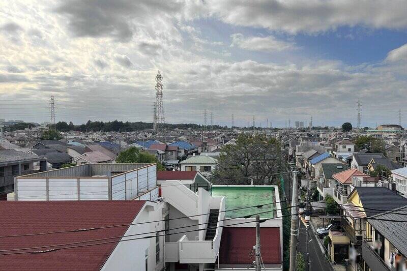 気持ちのいい眺望！ 周囲は低層住宅街が広がっています。