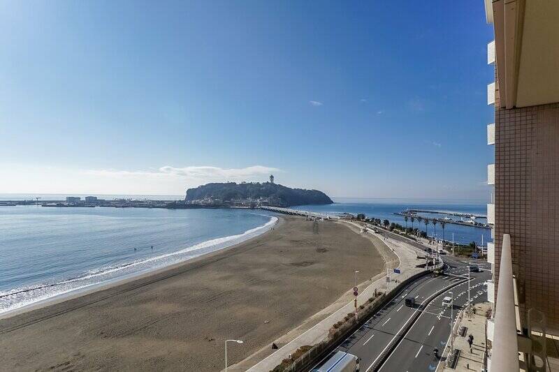 少し右を向けば、江ノ島もはっきりと見えますよ。いつでも海を望める生活、これはいい……。