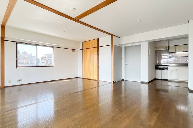 キッチンは現状奥まった場所に。