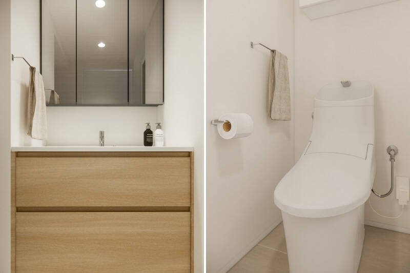 <b>左・</b>洗面台はシンプルなものを採用。/<b>右・</b>トイレには廊下からアクセスします。タオル掛けやペーパーホルダーはシルバーで統一したデザインです。