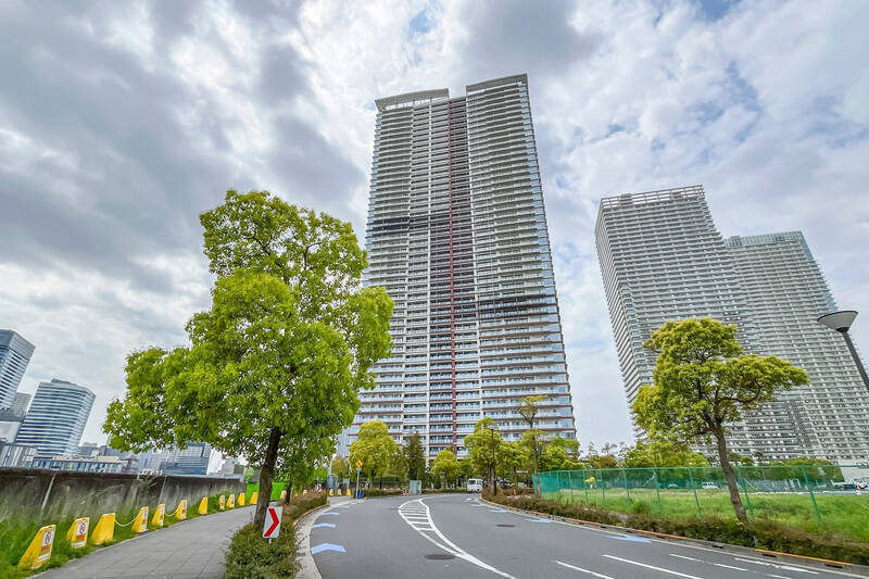 2019年築、48階建て、総戸数1,078戸の堂々たるマンションです。