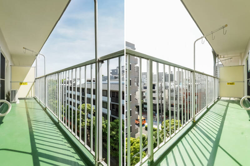 バルコニーは幅も奥行きもゆったり。LDKの横に位置する洋室Aからも出入りできますよ。