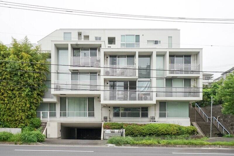 今回ご紹介するのは、2005年に竣工されたこちらのマンション。2019年に大規模修繕工事が行われています。総戸数は12戸です。