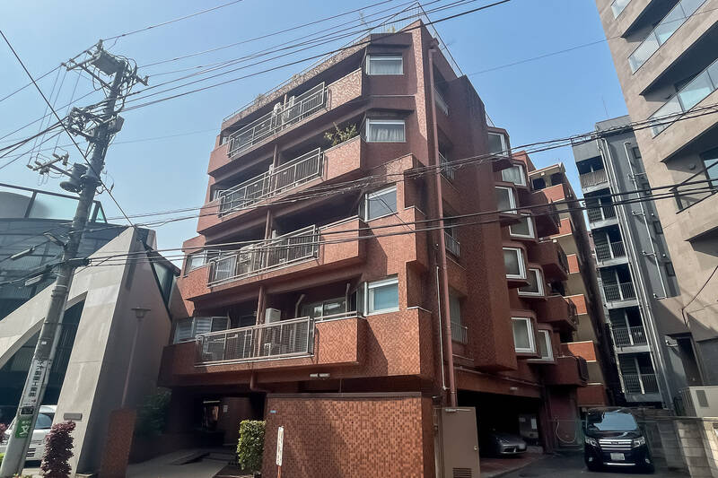 1978年築、地上6階建て、総戸数24戸のマンション。