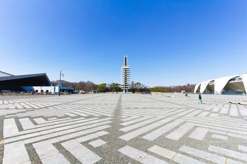 広大な敷地を誇る「駒沢オリンピック公園」から住戸まで徒歩2分。豊かな自然におしゃれなレストランがたくさんあって、居心地のいいエリアにあります。