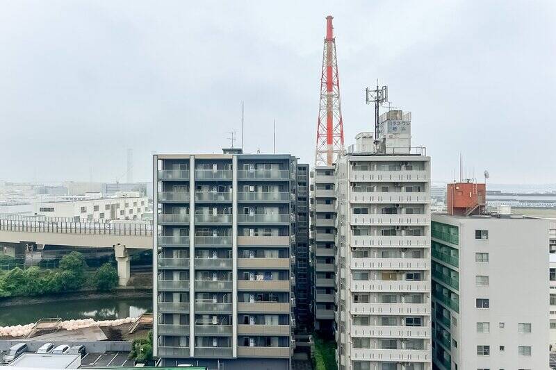 正面には建物が見えますが、距離が取れているので圧迫感を感じません。