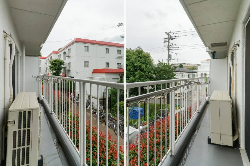 バルコニーはLDKの横幅いっぱいに延びています。朝は公園を眺めながら深呼吸するのが気持ちよさそうです。