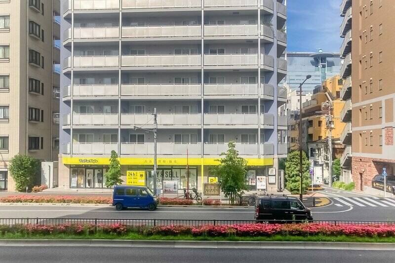 マンションの前を通るのは山手通り。暮らしのスタイルに合うかどうか、環境音の聞こえ方は現地でお確かめくださいね。