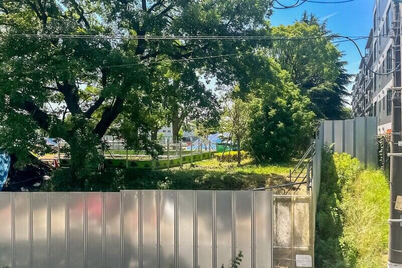 正面には「玉川野毛町公園」が。現在は公園拡張のため工事中のようです。