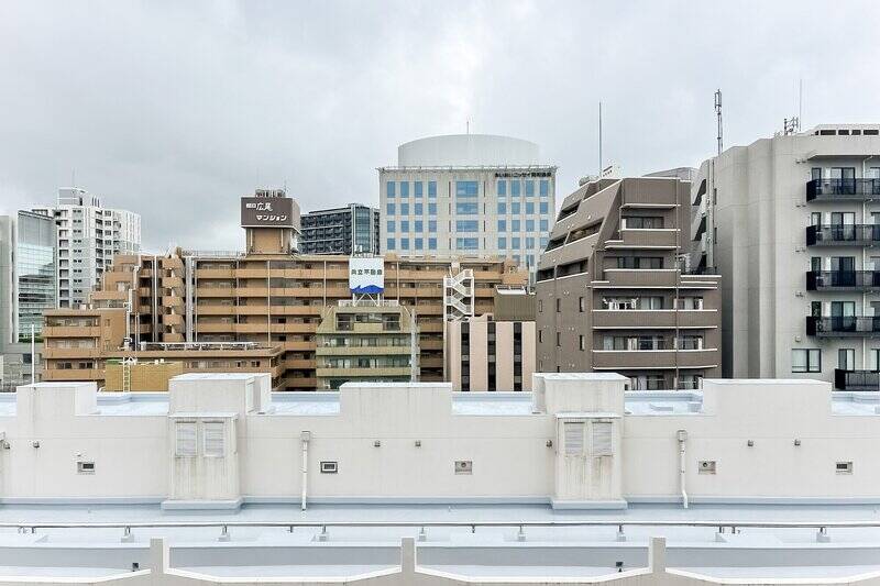 9階所在で高い建物とは距離があり、南向きの恩恵をしっかりと受けることができそうです。