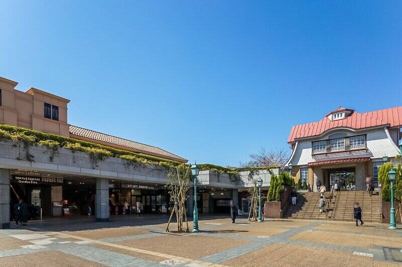 最寄りは、東急東横線・目黒線「田園調布」駅。「渋谷」駅まで乗車時間約14分でアクセスできるうえ、沿線には魅力的なスポットがたくさん。