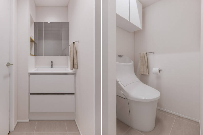 <b>左・</b>ニッチ収納付きの洗面台。/<b>右・</b>トイレには洗面室からアクセスする間取りです。