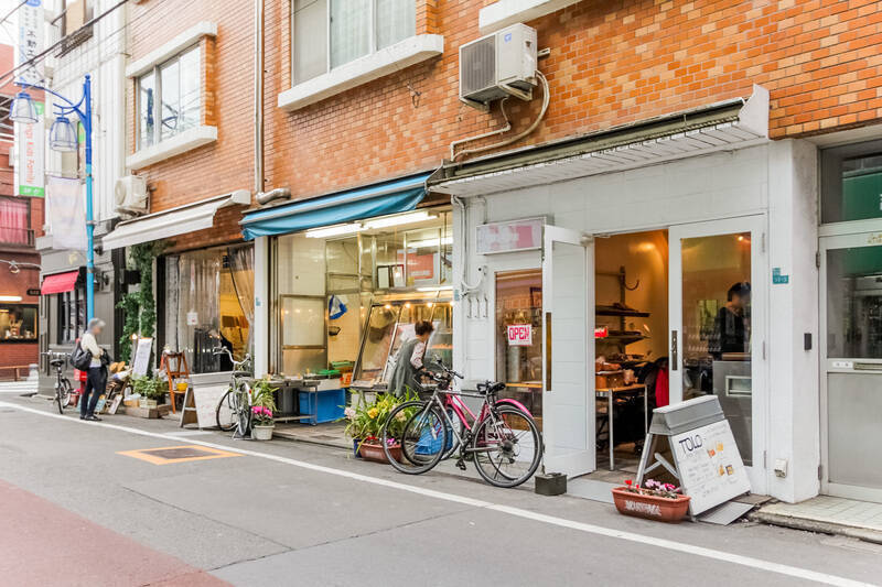 最寄りは東急田園都市線「池尻大橋」駅（徒歩３分）。洗練されたお店もあれば、ふらっと立ち寄りやすいお店がたくさんある商店街も。