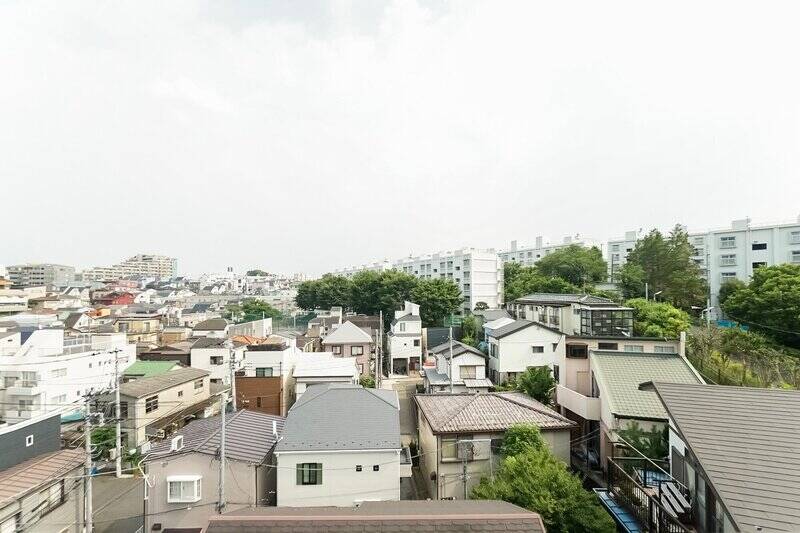 南東側の景色にも抜けがあり、日当たり良好です◎