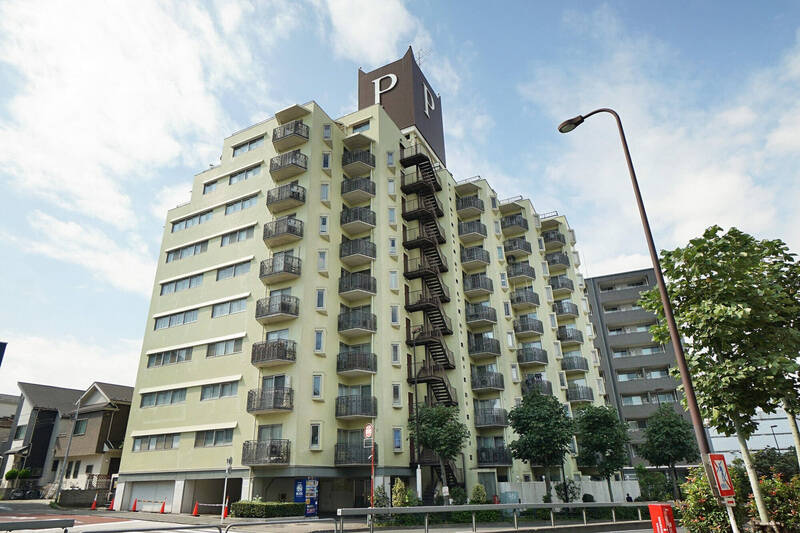 1971年竣工・総戸数92戸。築年数は経過していますが、マンションの意匠もあって、年月を重ねたいい味わいが感じられます。
