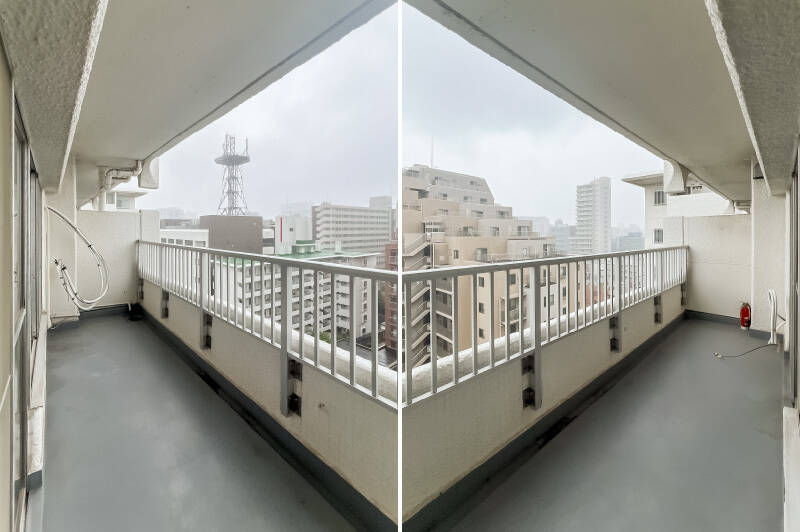 奥行き、長さともにゆったりしていて、多少の雨なら洗濯物が濡れる心配もなさそうです! 物干しは置き型のものをご用意くださいね。
