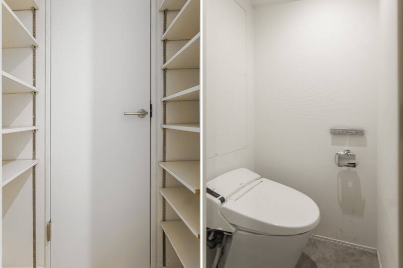 <b>左・</b>トイレの前には可動棚が。こちらは靴収納にお使いください。/<b>右・</b>トイレには収納スペースはありませんので、置き型のもので対応するか、棚を取り付けるとよさそうです。