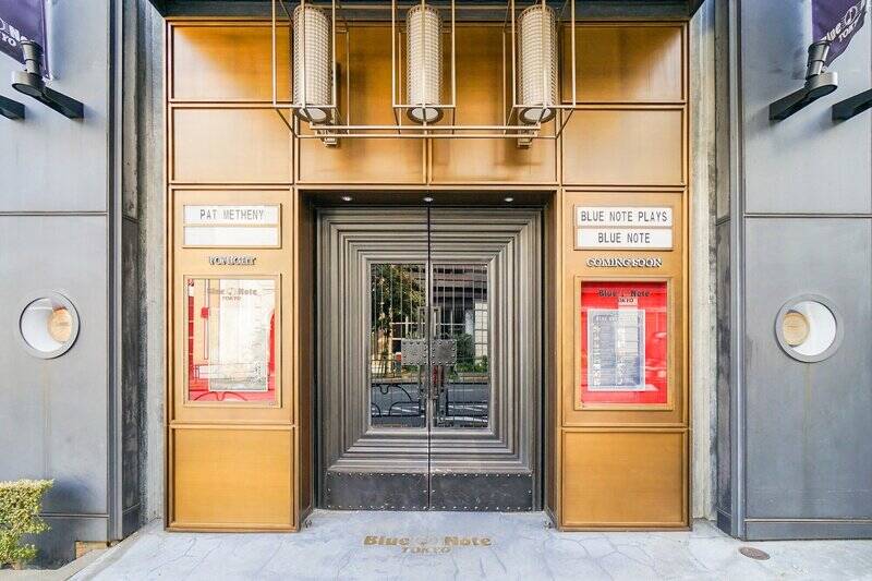 思い立ったらフラッと音楽を愉しみに「<b>BLUE NOTE TOKYO</b>」へ。骨董通りを少し入ったところにある老舗のジャズクラブです。(徒歩10分)